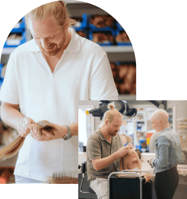 Mann hält Haarsträhne und stylt die Perücke der Kundin.